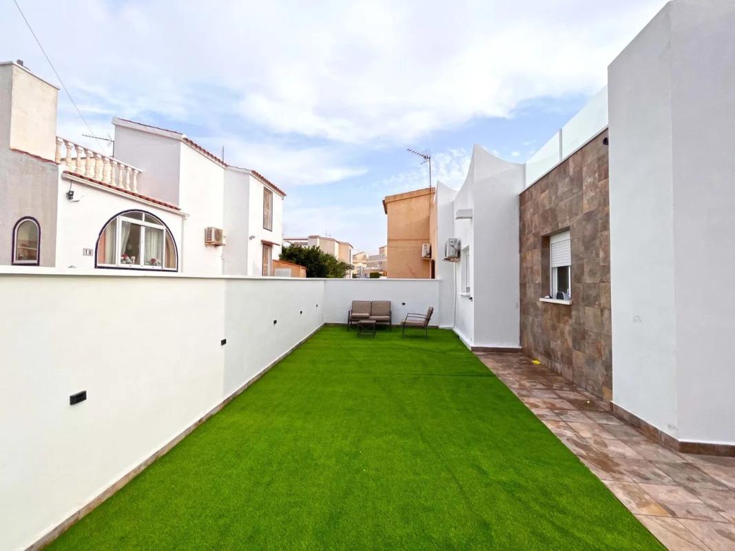 Sale of independent chalet in Calle Pavo Real, 16, Orihuela
 photo 4