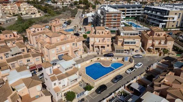 Detached villa for sale in Barrio Playa Flamenca, Orihuela photo 1