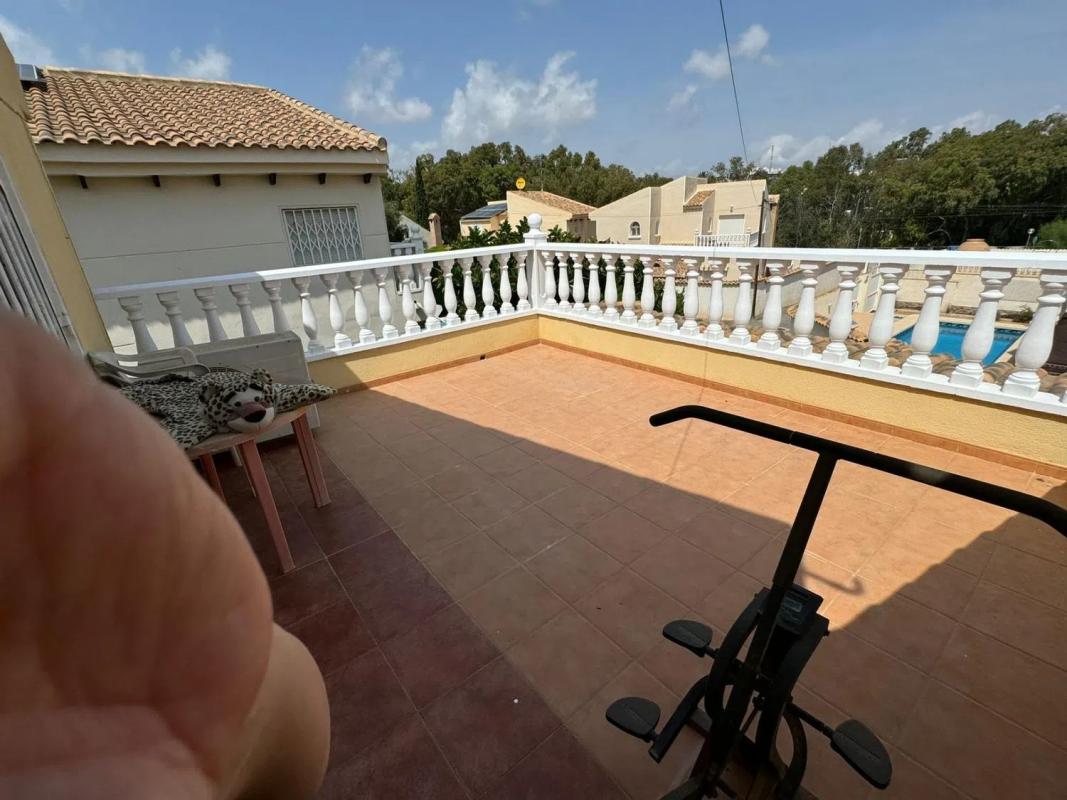 Sale of independent chalet in Barrio La Zenia, Orihuela
 photo 2