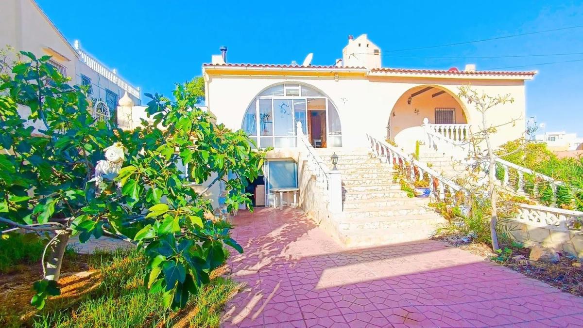 Venta de chalet independiente en Barrio Los Balcones y los Altos, Orihuela
photo 1