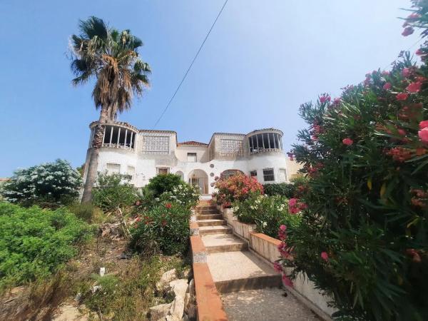 Chalet independiente en venta en  Paraje los Almendros, 17 -3, Orihuela photo 2