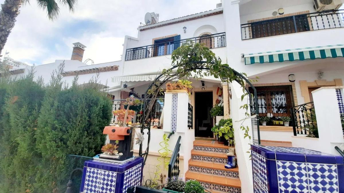 Sale of independent chalet in Barrio Villamartín-Las Filipinas, Orihuela
photo 1