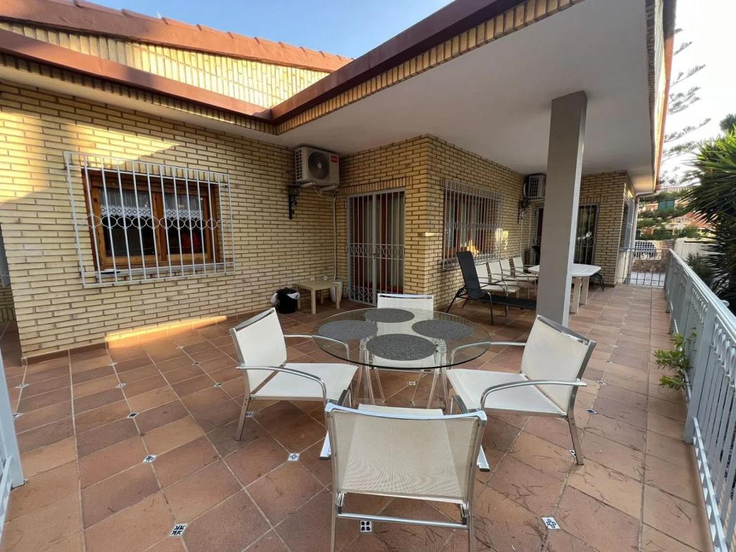 Sale of independent chalet in Barrio Campoamor, Orihuela
 photo 3