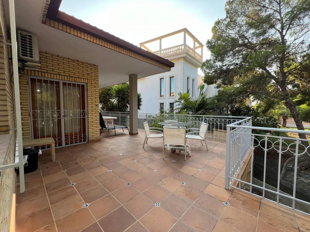 Sale of independent chalet in Barrio Campoamor, Orihuela
 photo 4