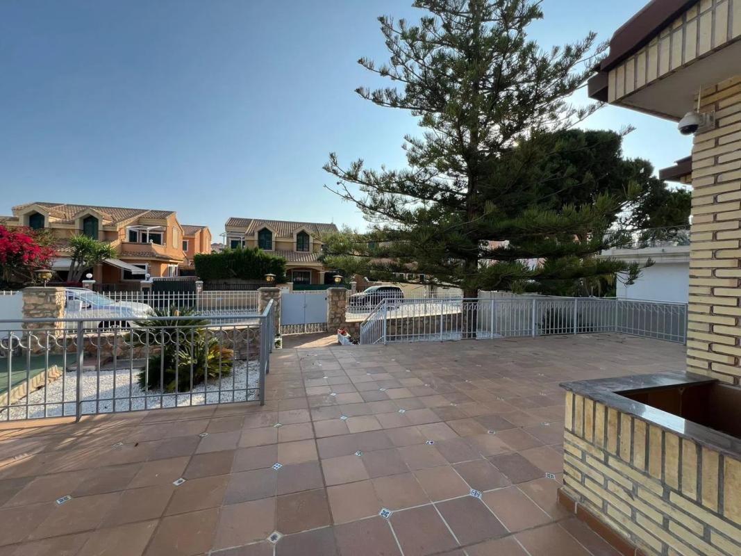Sale of independent chalet in Barrio Campoamor, Orihuela
 photo 5
