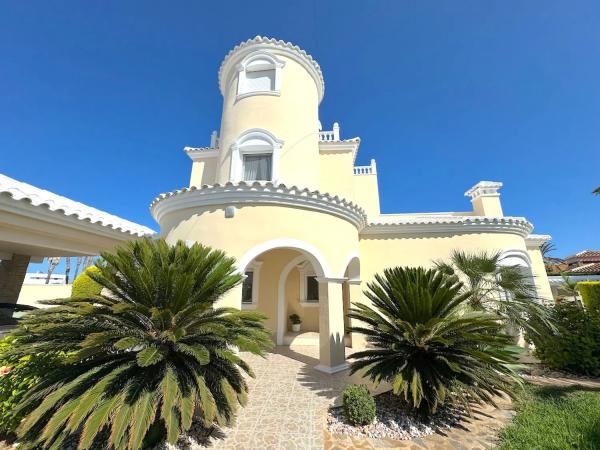 Chalet independiente en venta en Avenida Velero, 116, Orihuela photo 1