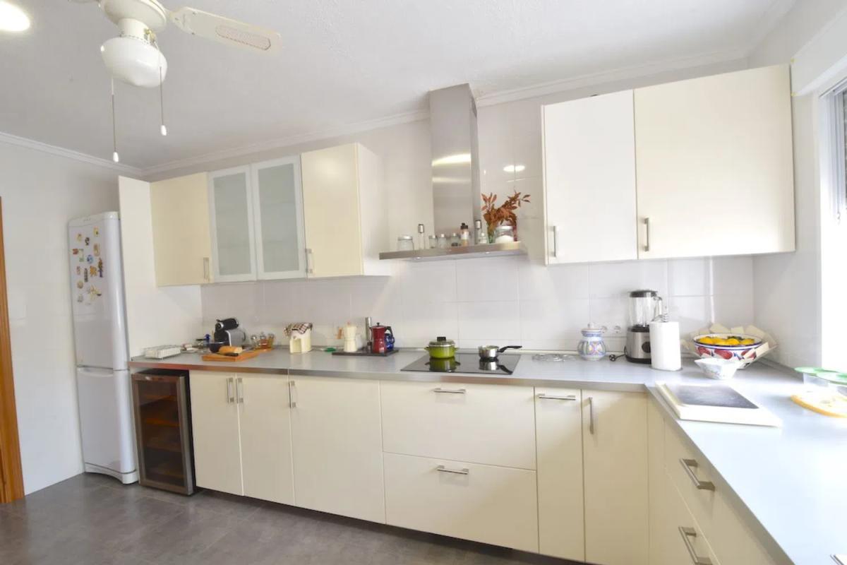 Продажа отдельного шале в  Avenida España, 110, Ориуэла photo 4