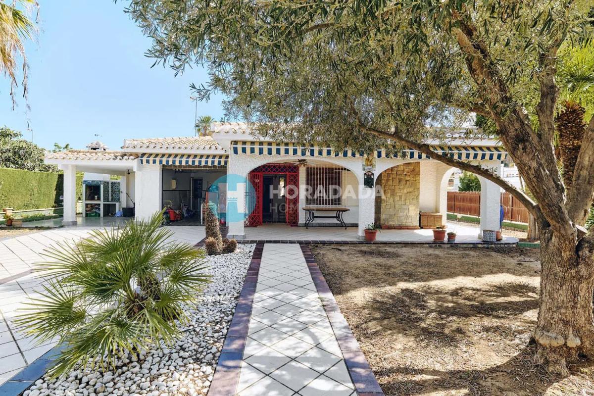 Sale of independent chalet in Ronda de Garcilaso, Orihuela
photo 1