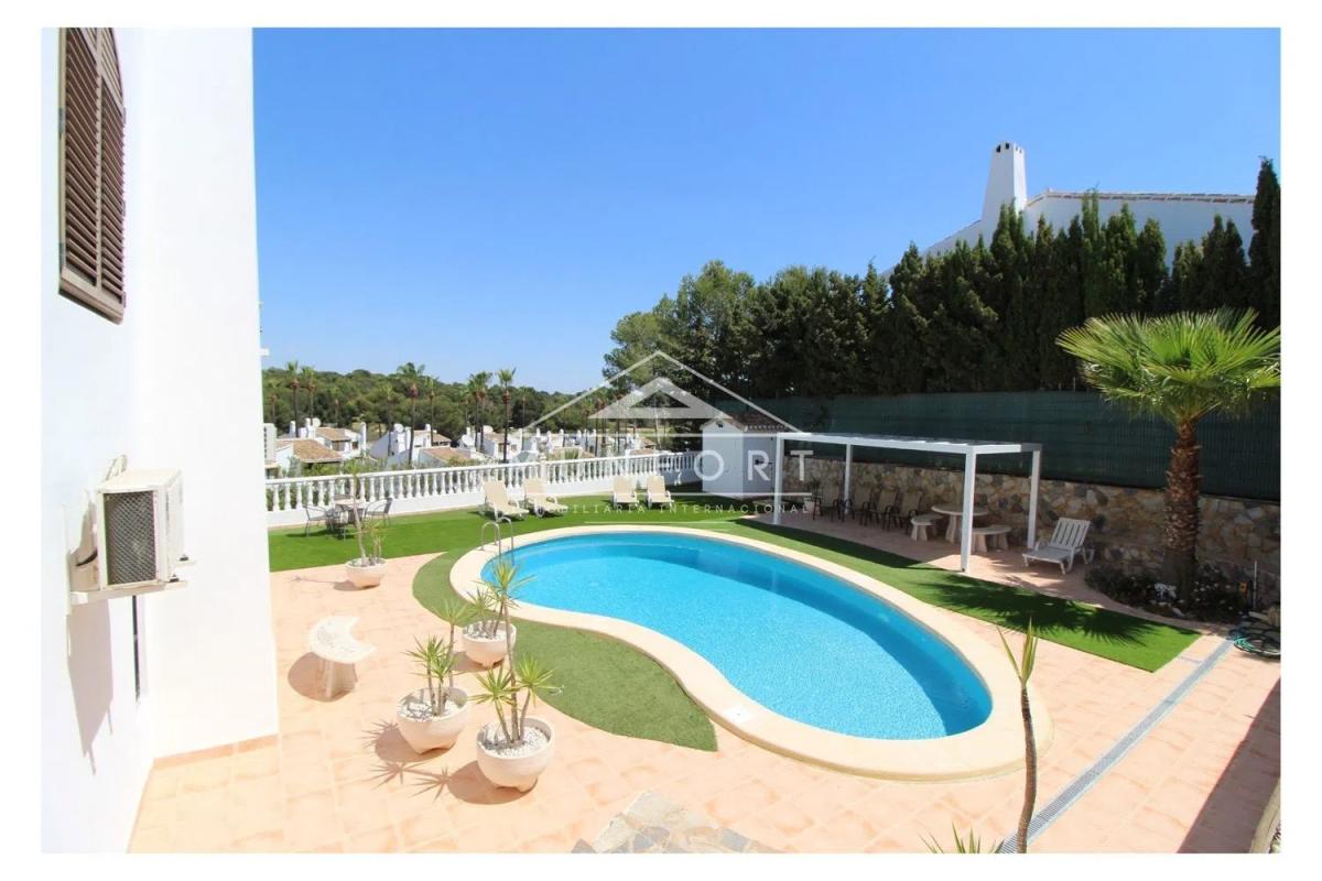 Sale of independent chalet in Barrio Villamartín-Las Filipinas, Orihuela
photo 1