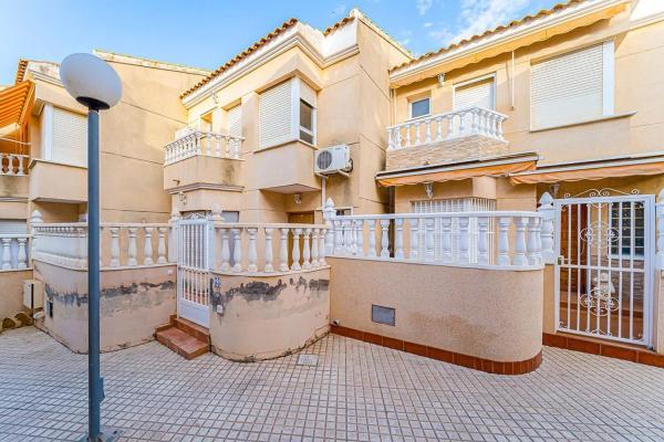 Chalet independiente en venta en Calle Logroño, Santa Pola photo 1