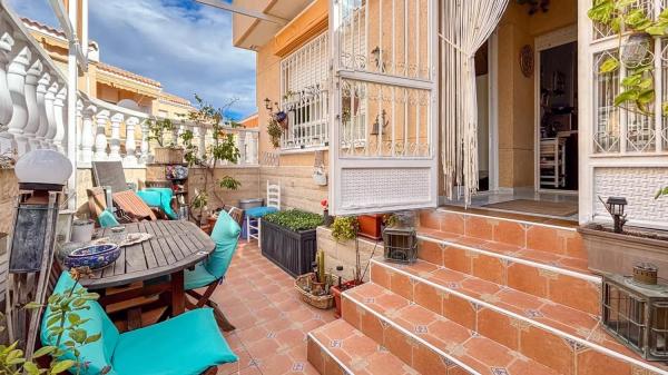 Chalet independiente en venta en Calle Logroño, Santa Pola photo 1