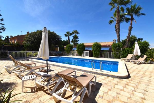 Chalet independiente en venta en  Zona norte, Santa Pola photo 1