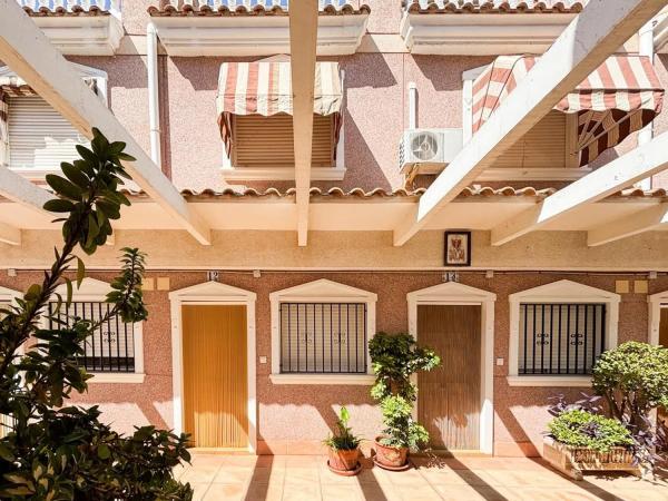 Chalet independiente en venta en Avenida de Portugal, Santa Pola photo 1