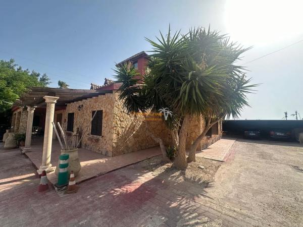 Chalet independiente en venta en Centro, Santa Pola thumbnail 1