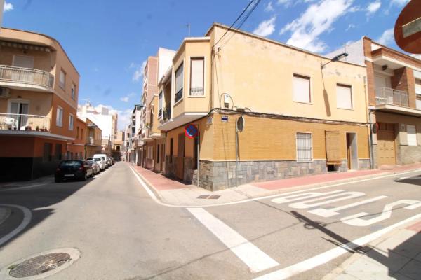 Коттедж на продажу в  Calle Virgen de Loreto, 23, Санта Пола photo 1