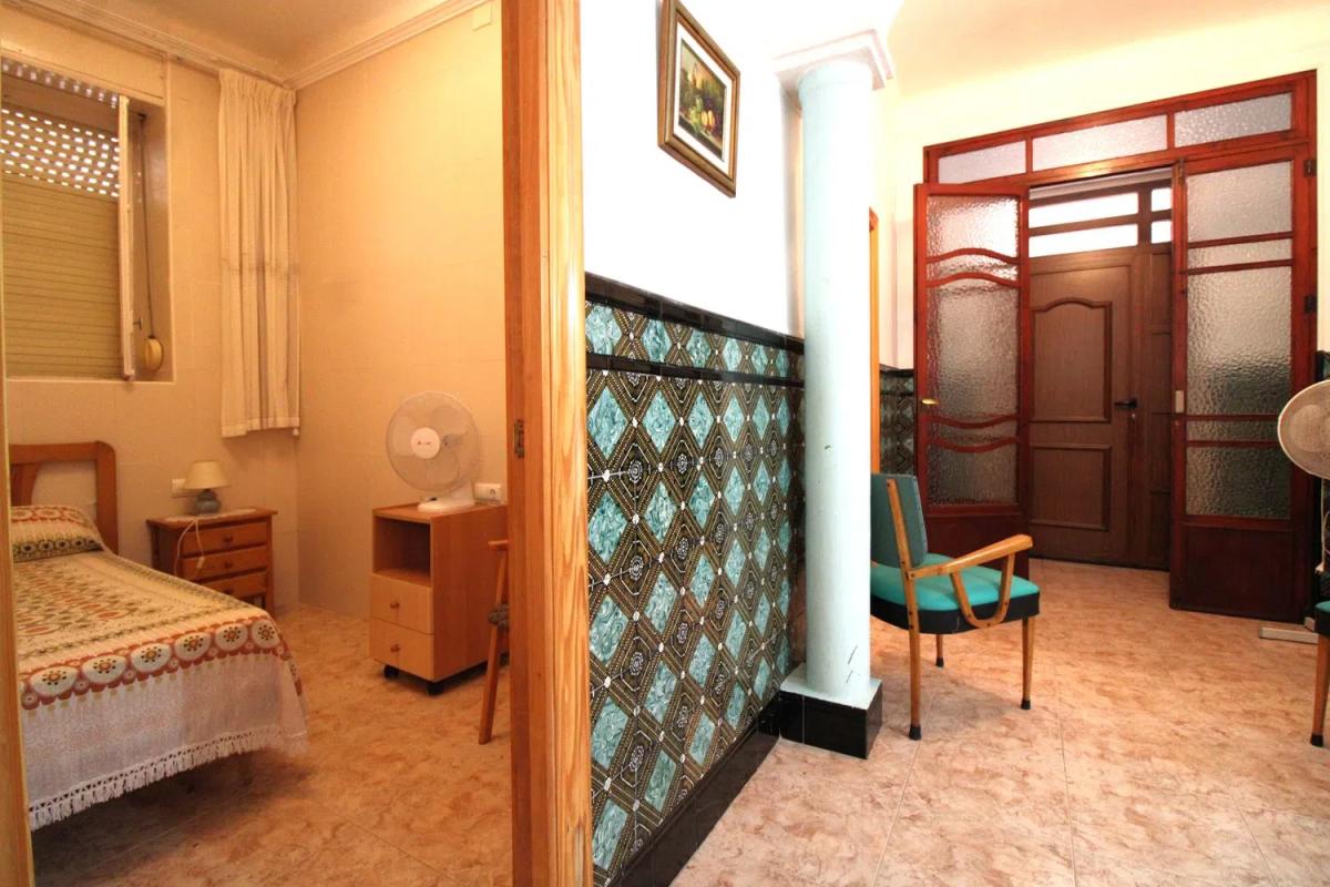 Продажа отдельного шале в  Calle Virgen de Loreto, 23, Санта Пола photo 3