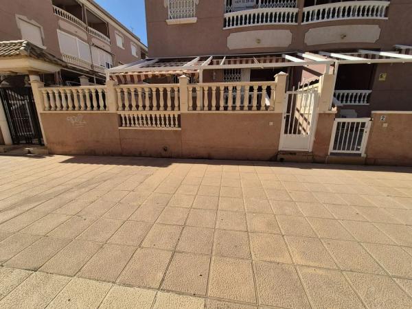 Chalet independiente en venta en Gran Playa, Santa Pola photo 1