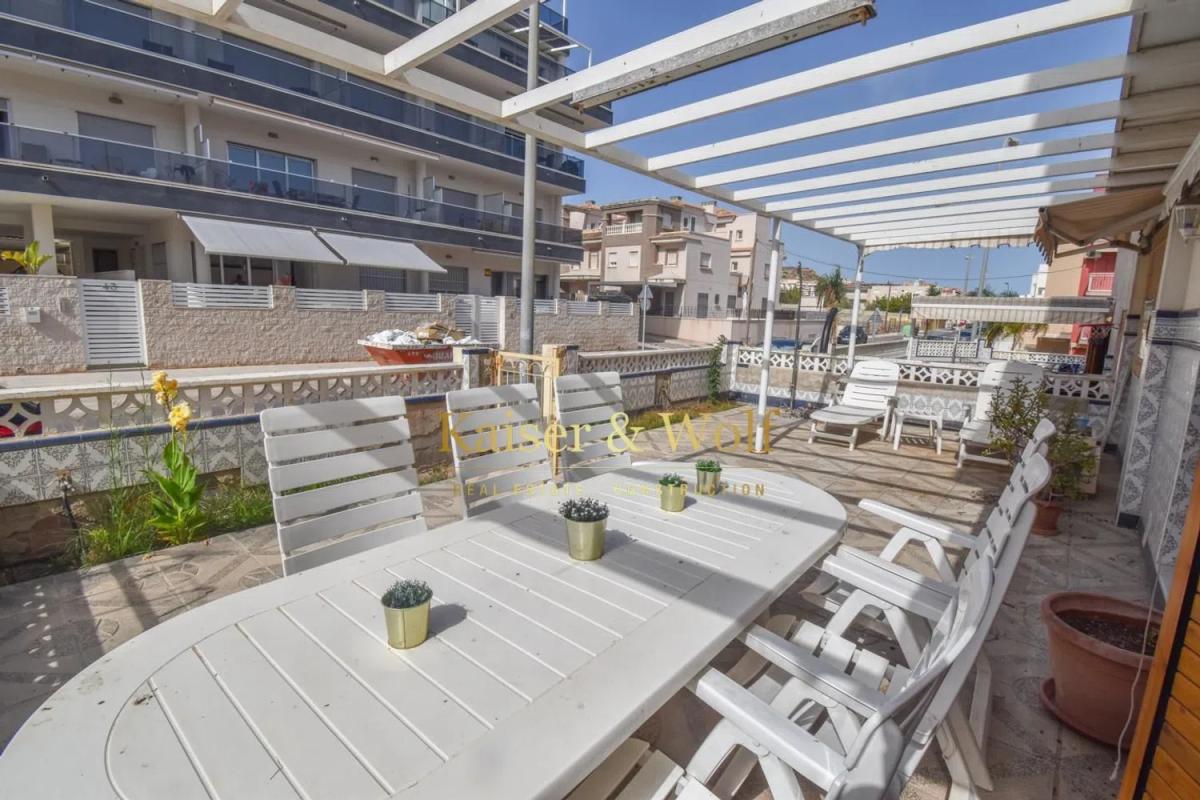 Sale of independent chalet in Avenida de Portugal, Santa Pola
photo 2
