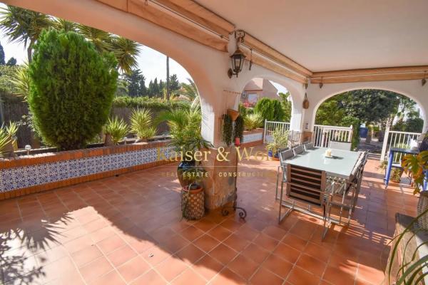 Chalet independiente en venta en  Calle Maestro Serrano, Santa Pola photo 2