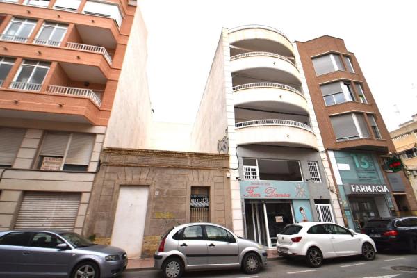 Chalet independiente en venta en Centro, Santa Pola thumbnail 2