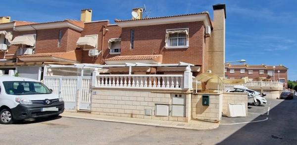 Chalet independiente en venta en Logroño, Santa Pola photo 1