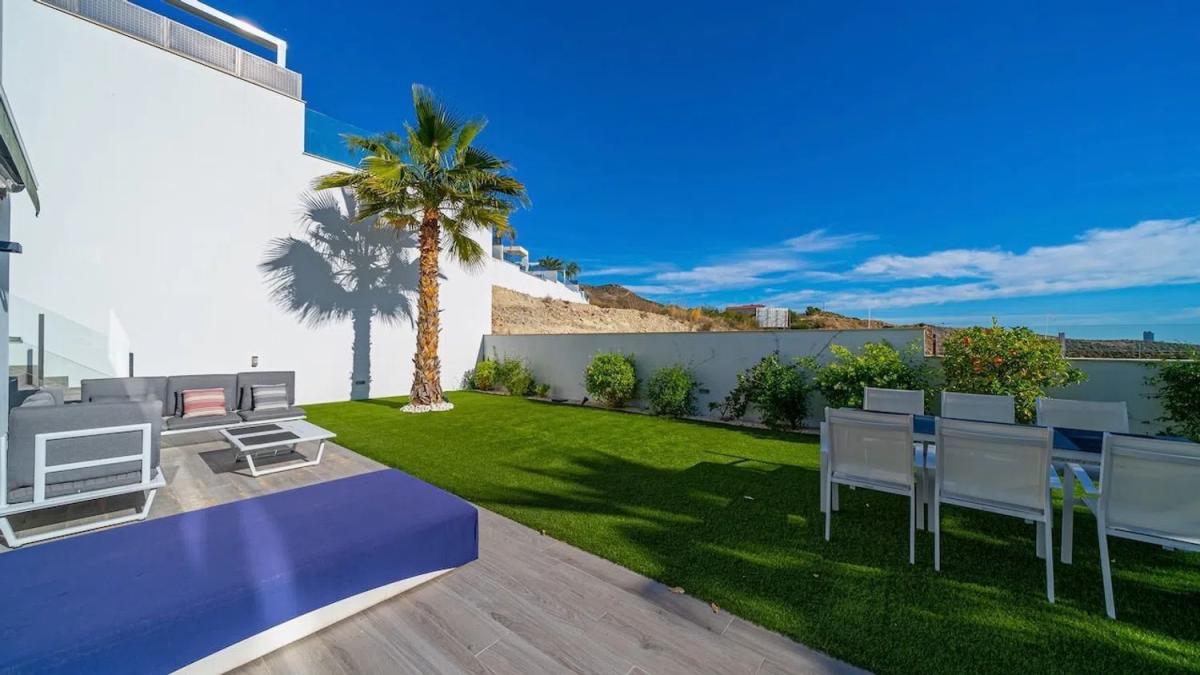 Sale of independent chalet in Balcón de Finestrat-Terra Marina, Finestrat
photo 3
