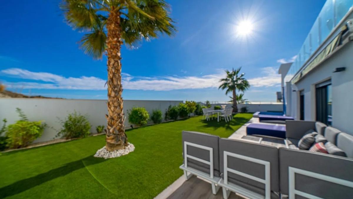 Sale of independent chalet in Balcón de Finestrat-Terra Marina, Finestrat
photo 4