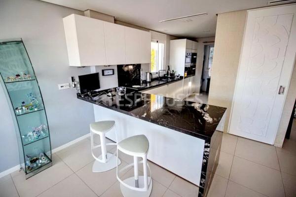 Detached villa for sale in Golf Bahía, Finestrat thumbnail 2