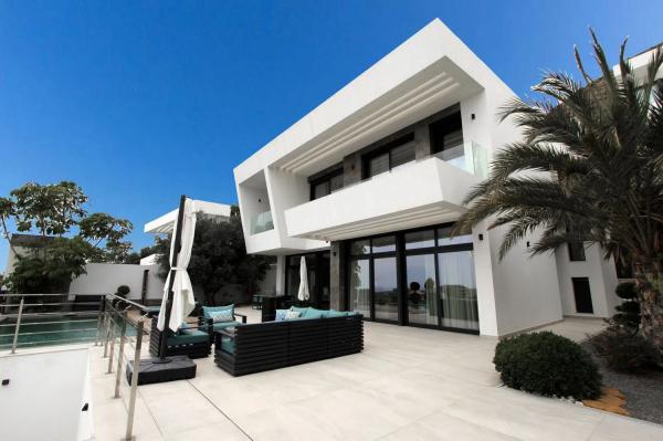 Detached villa for sale in Calle Roma, 5, Finestrat photo 1