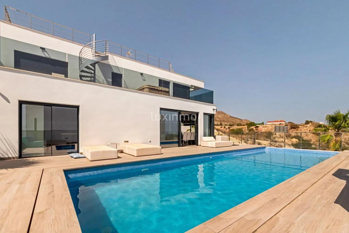 Sale of independent chalet in Balcón de Finestrat-Terra Marina, Finestrat
photo 1