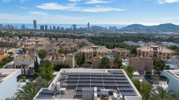 Chalet independiente en venta en  Calle Viena, Finestrat photo 2
