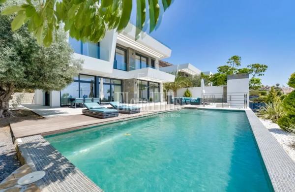 Detached villa for sale in Via Roma, Finestrat thumbnail 1