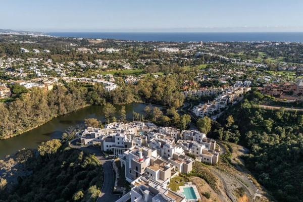 Penthouse for sale in Barrio Los Naranjos, Marbella thumbnail 2