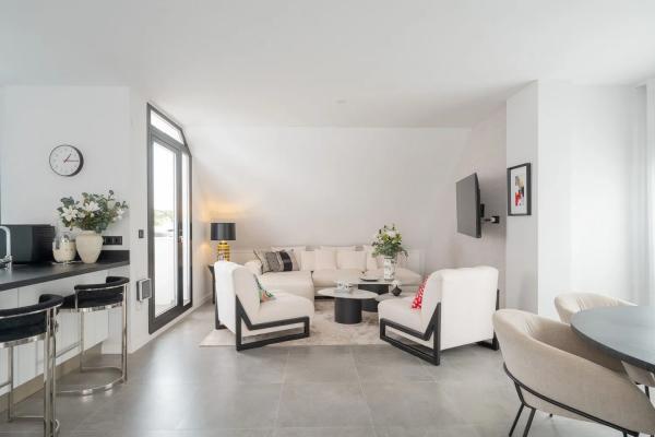 Penthouse for sale in Barrio Nueva Andalucía, Marbella photo 1
