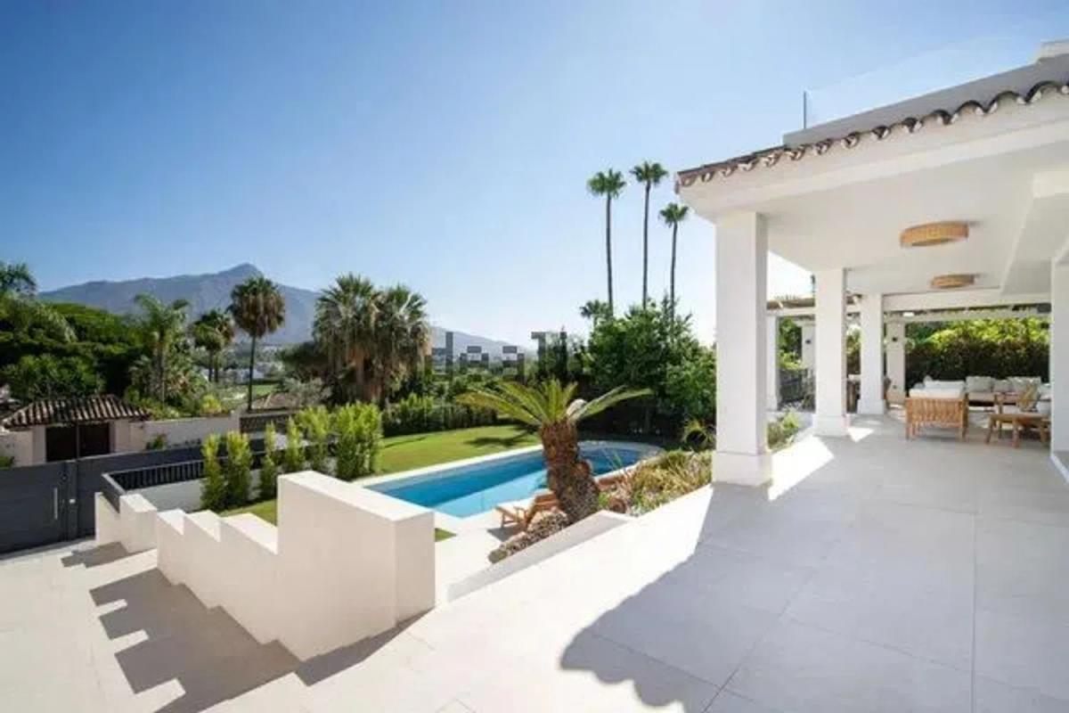 Venta de chalet independiente en Avenida Generalife, Marbella
photo 1