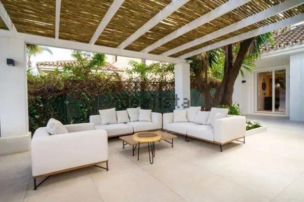 Chalet independiente en venta en  Avenida Generalife, Marbella photo 3