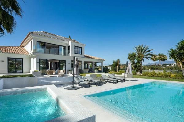 Chalet independiente en venta en  Barrio La Dama de Noche-La Alzambra, Marbella photo 4
