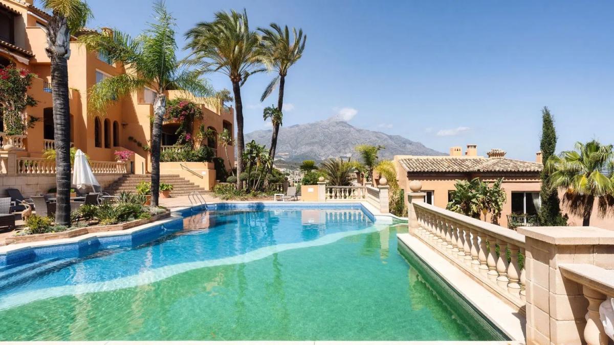 Sprzedaż duplexu w Barrio Los Naranjos, Marbella photo 1