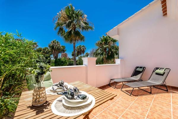 Chalet independiente en venta en  Urbanización Atalaya Río Verde, Marbella photo 4