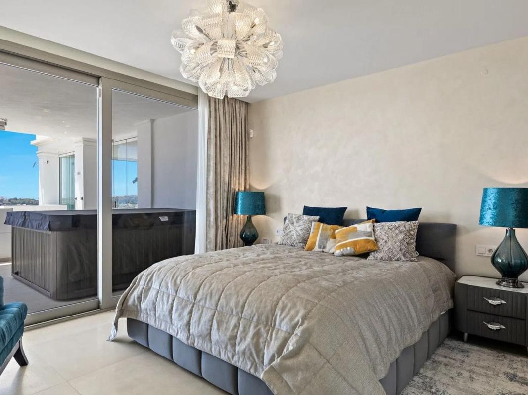 Sale of apartment in Barrio Los Naranjos, Marbella
photo 2