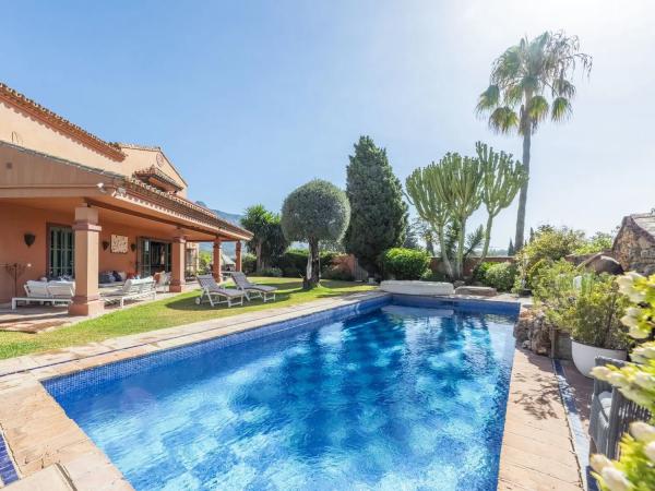 Wolnostojąca willa na sprzedaż w Barrio La Dama de Noche-La Alzambra, Marbella photo 1