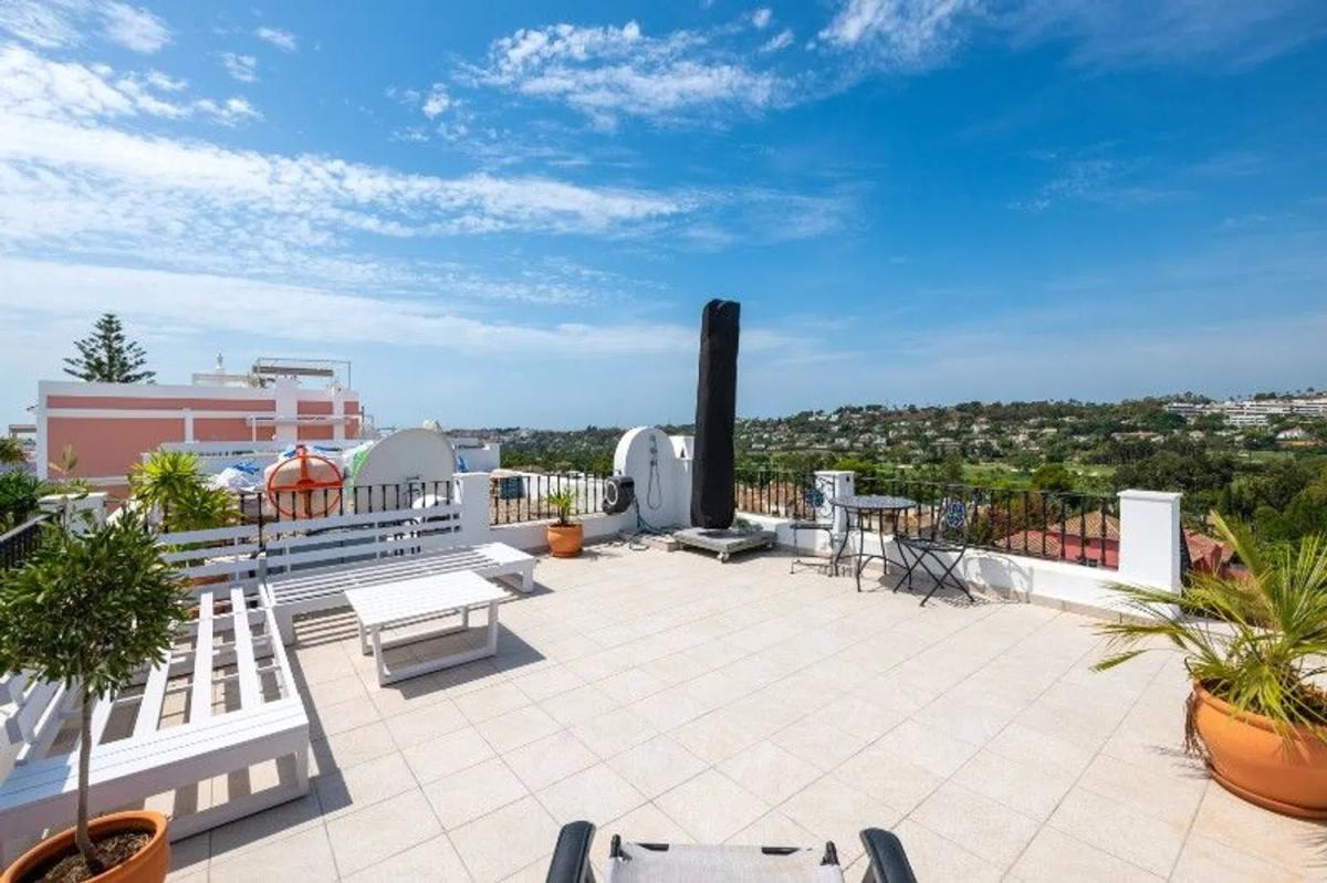 Venta de chalet independiente en Barrio Nueva Andalucía, Marbella
photo 1