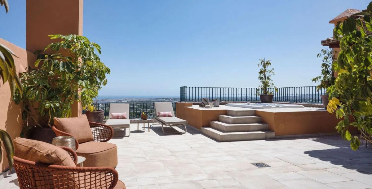 Sprzedaż duplexu w Barrio Los Naranjos, Marbella photo 3