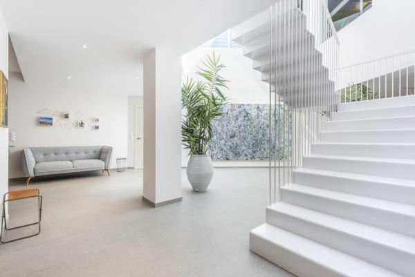Chalet independiente en venta en Barrio Las Brisas, Marbella thumbnail 2