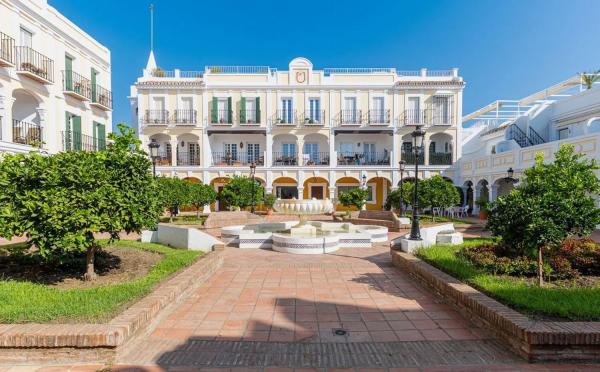 Chalet independiente en venta en Avenida Generalife del, Marbella photo 1