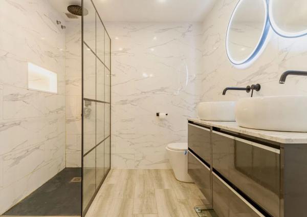 Chalet independiente en venta en  Avenida Generalife del, Marbella photo 4