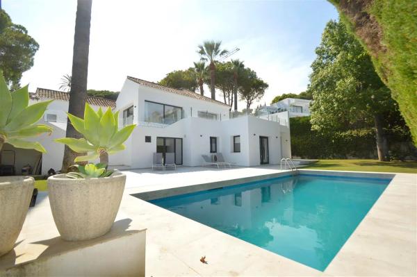 Chalet independiente en venta en Calle Londres, 1, Marbella photo 1