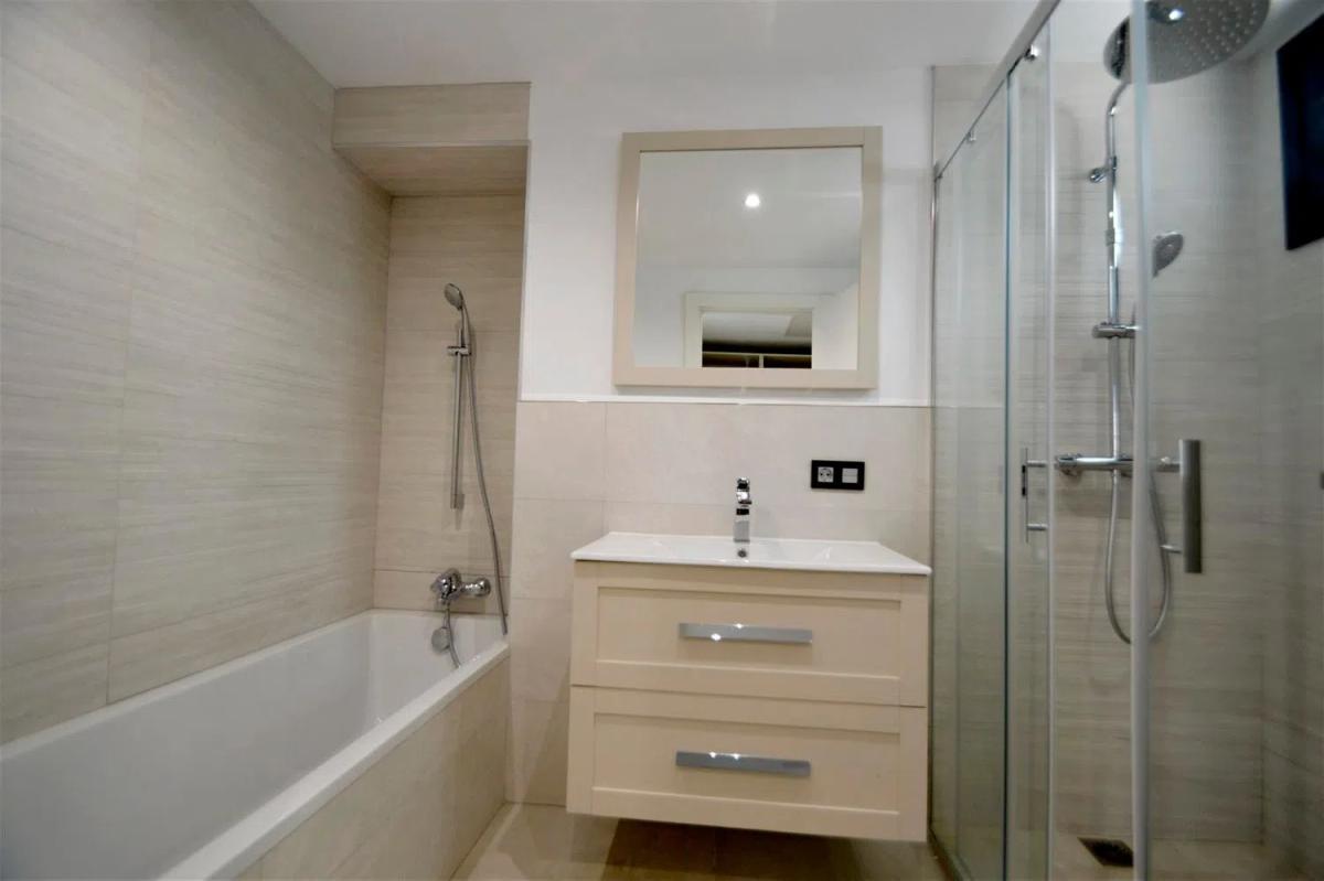 Venta de chalet independiente en Calle Londres, 1, Marbella
 photo 4