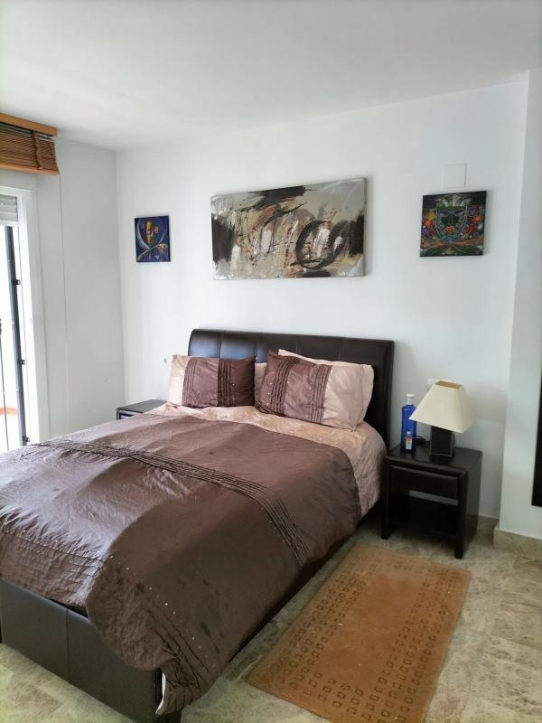 Sprzedaż niezależnego domku jednorodzinnego w  Urbanización Los Naranjos de Marbella, Marbella photo 4