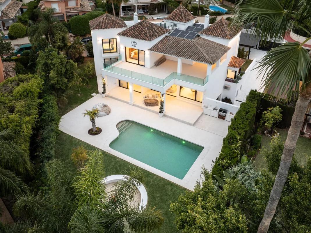 Venta de chalet independiente en Calle paris, Marbella
photo 1